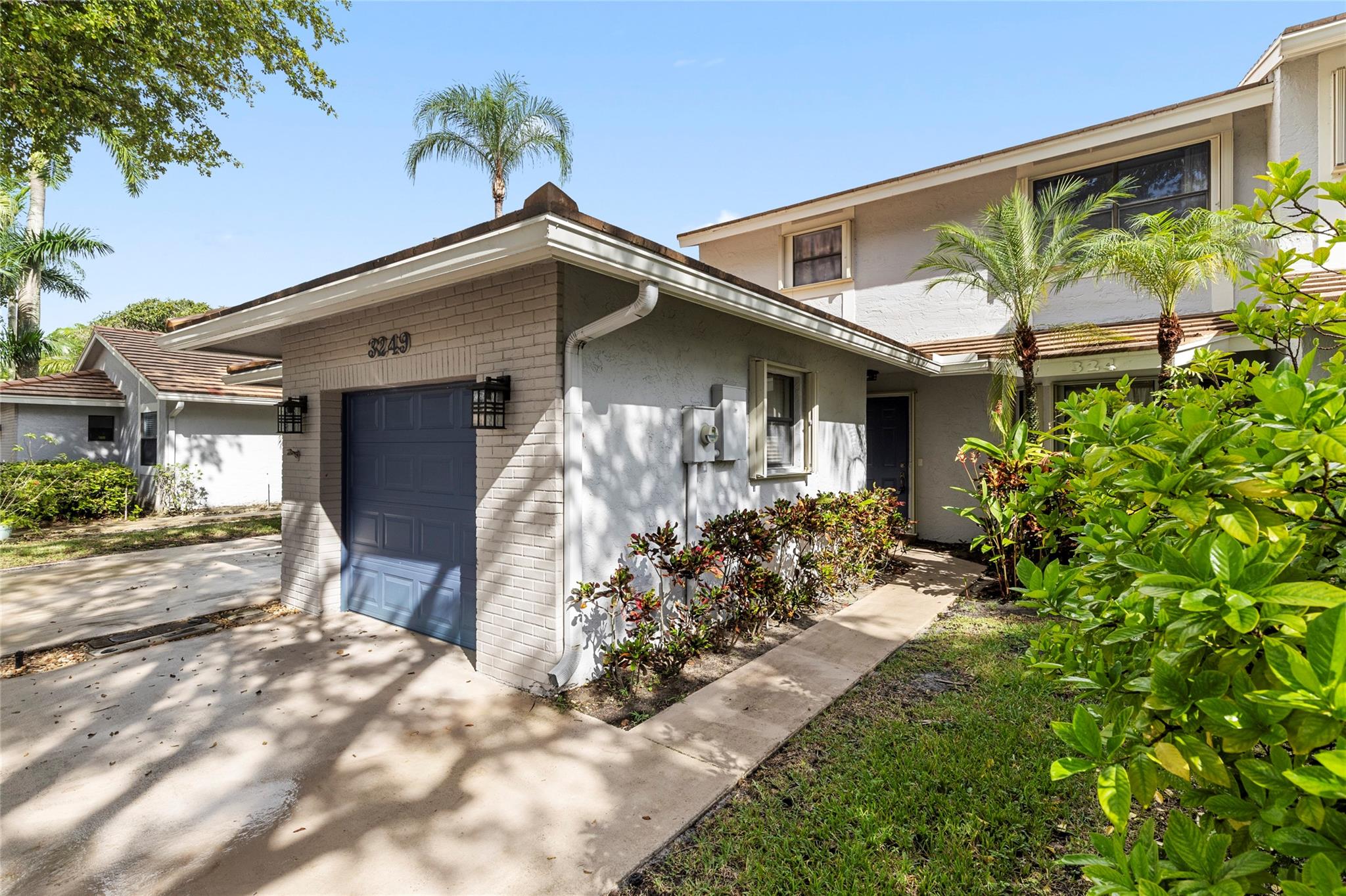 Homes for sale in Deerfield Beach, FL | 3249 Deer Creek Lake Shore Dr #32, Deerfield Beach, FL 33442 | MLS# F10527369