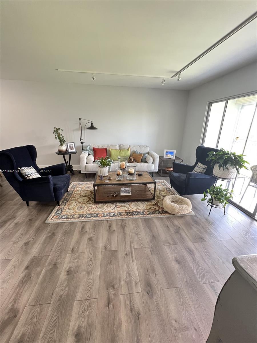 Cambridge At Century Vill