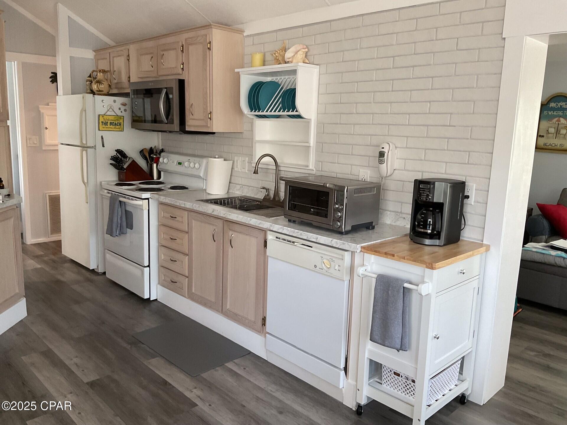 Image 6 For 1219 Thomas Drive 8