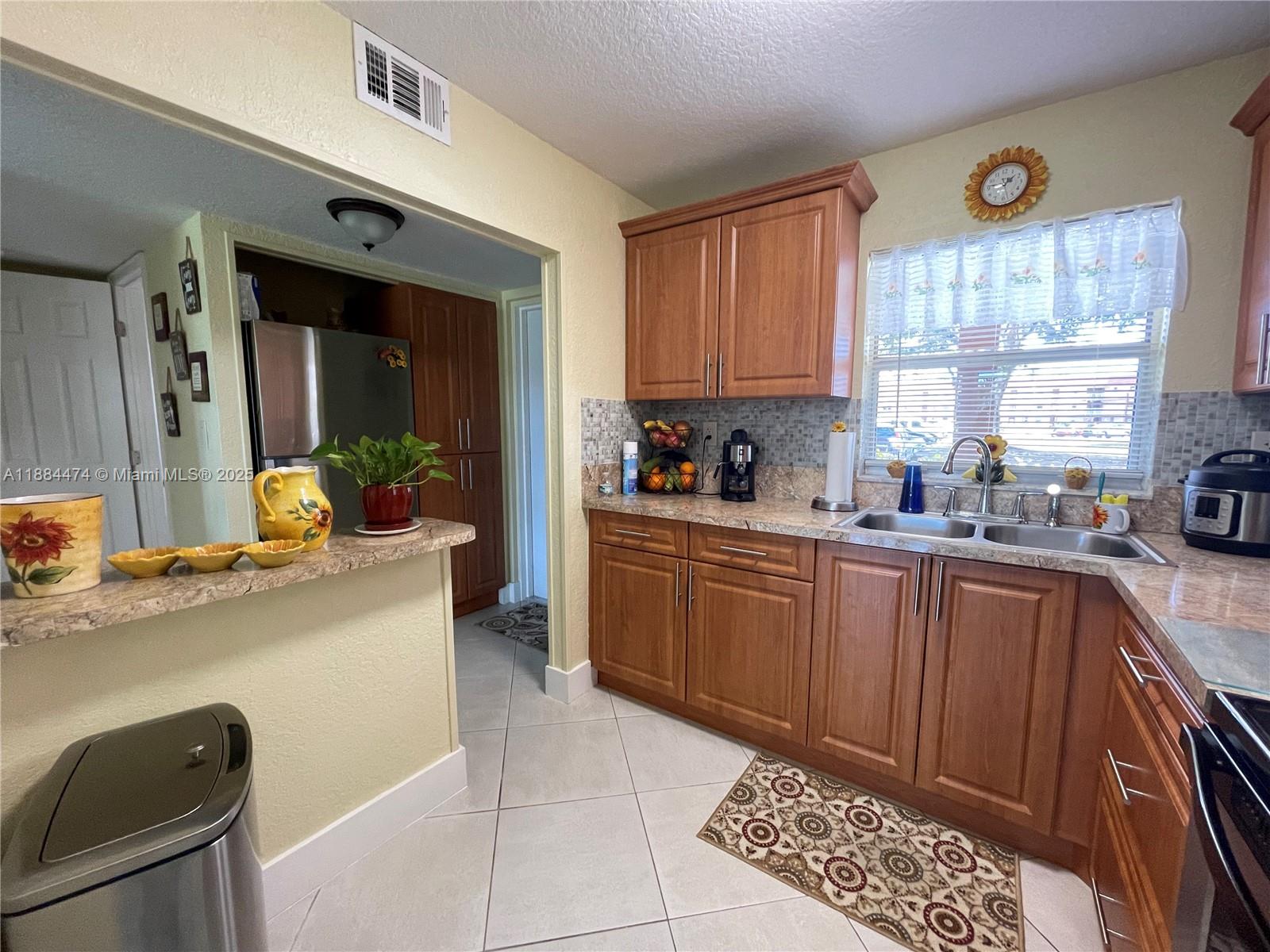 Sunrise Lakes 90 Condo