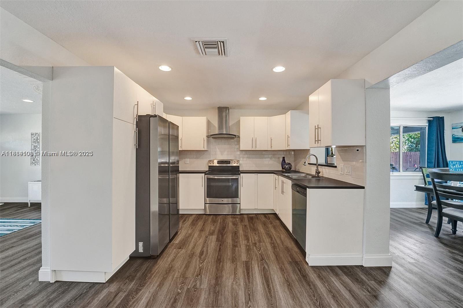 Bonus room and amenities at 3730 47th Ct - Home in Dania Beach