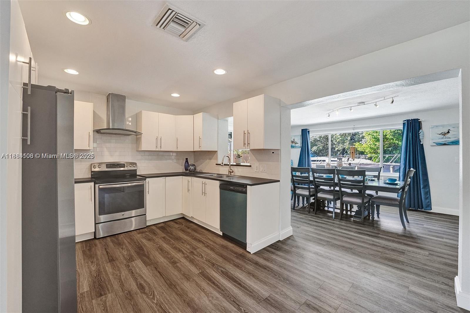 Waterfront views and dock access at 3730 47th Ct - Home in Dania Beach