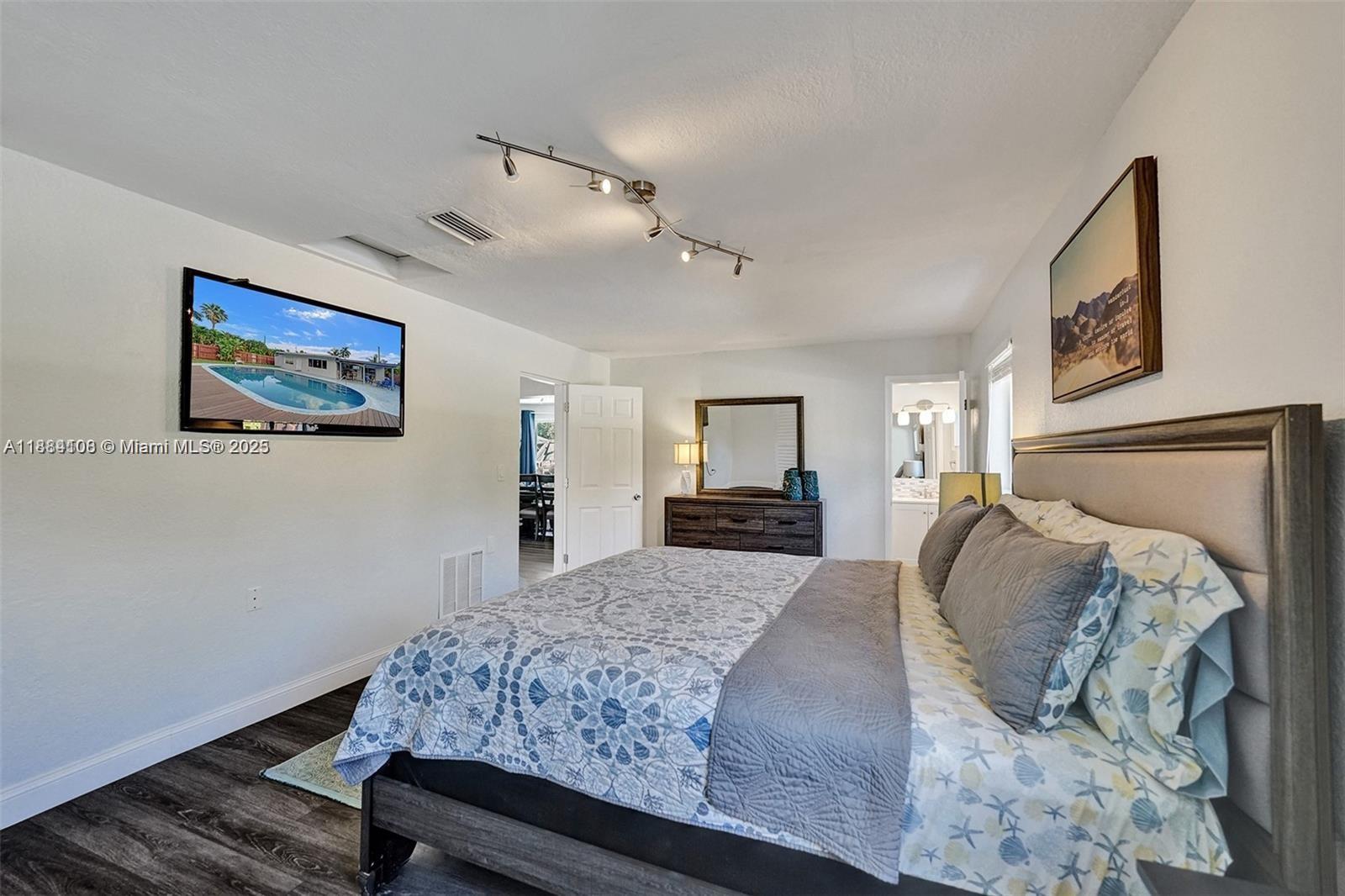 Bonus room and amenities at 3730 47th Ct - Home in Dania Beach