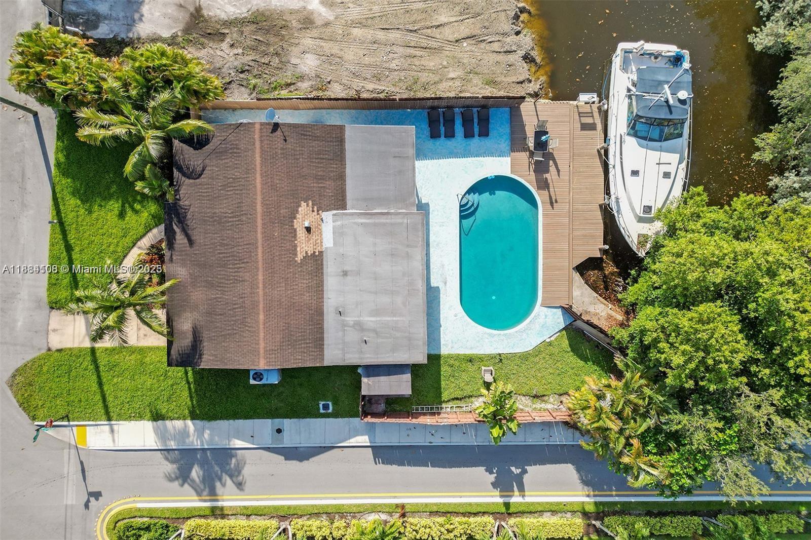 Additional living spaces at 3730 47th Ct - Home in Dania Beach