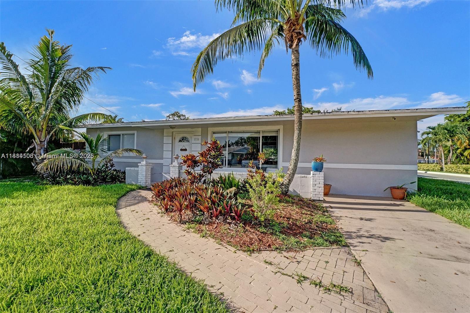 Bonus room and amenities at 3730 47th Ct - Home in Dania Beach