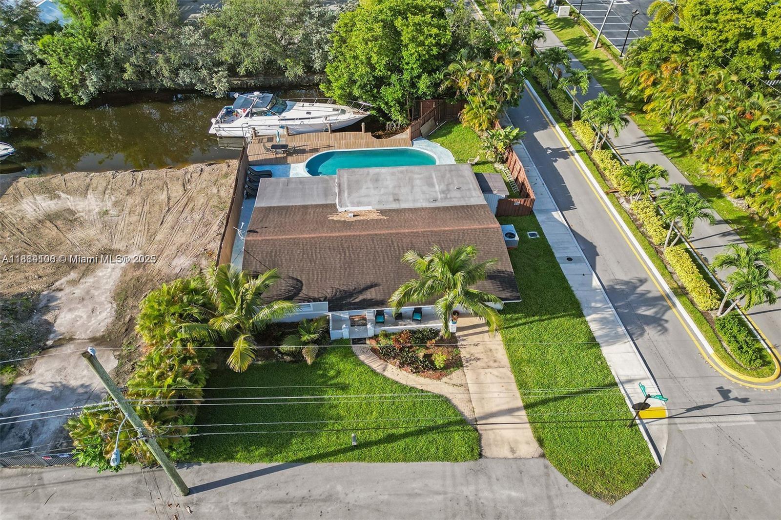 Waterfront views and dock access at 3730 47th Ct - Home in Dania Beach