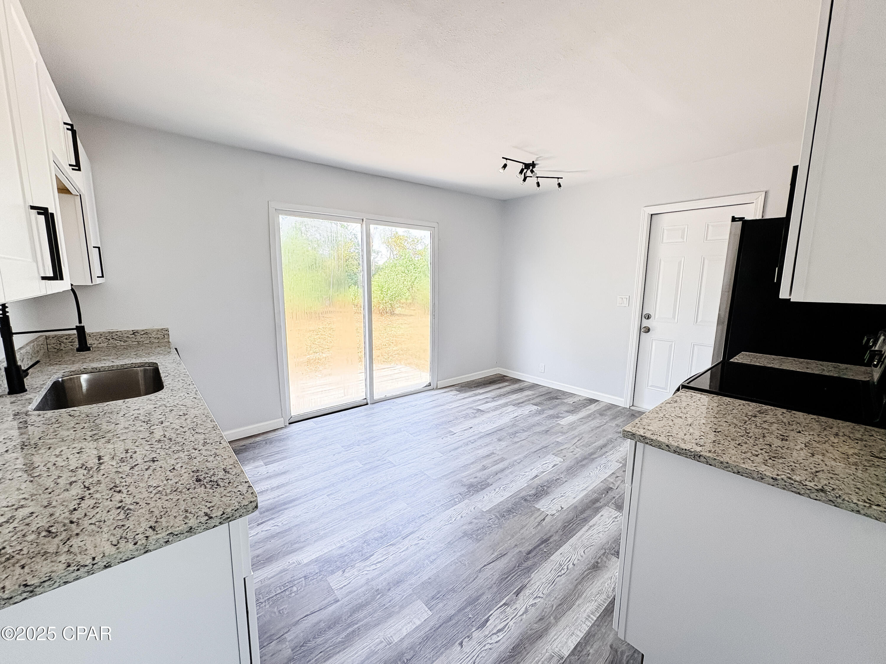 Image 4 For 8561 Fremont Road