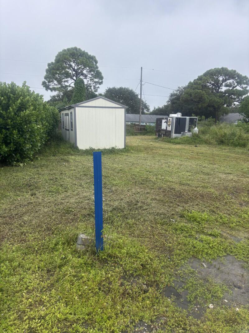 Homes for sale in Stuart, FL | 5703 Se Pine Dr, Stuart, FL 34997 | MLS# R11126842