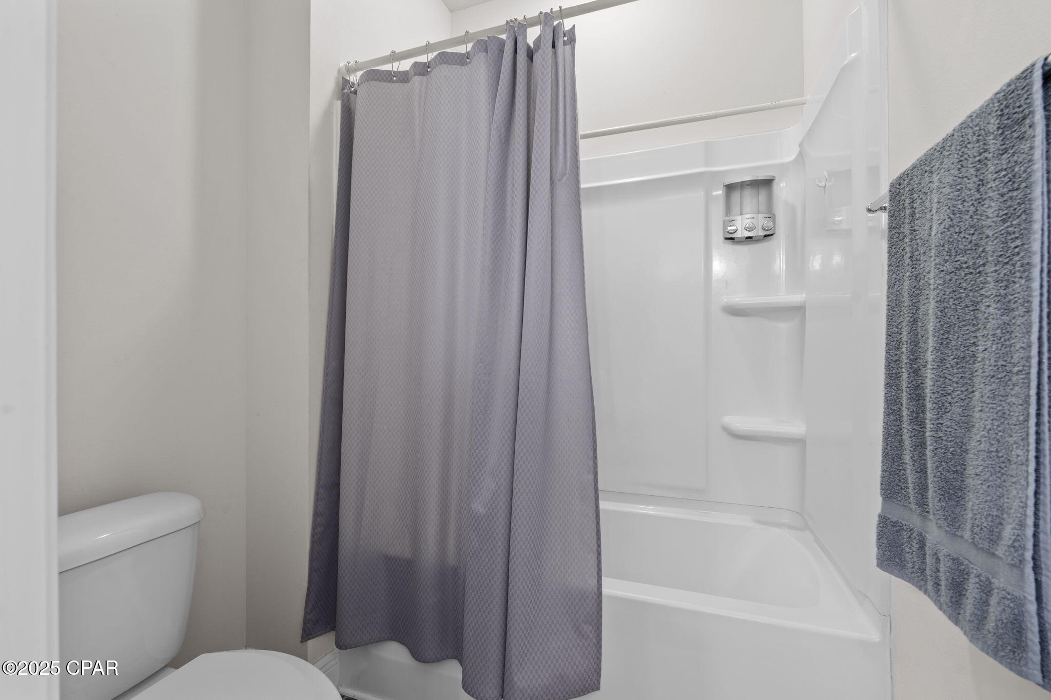 Image 11 For 201 Bridge Harbor Drive