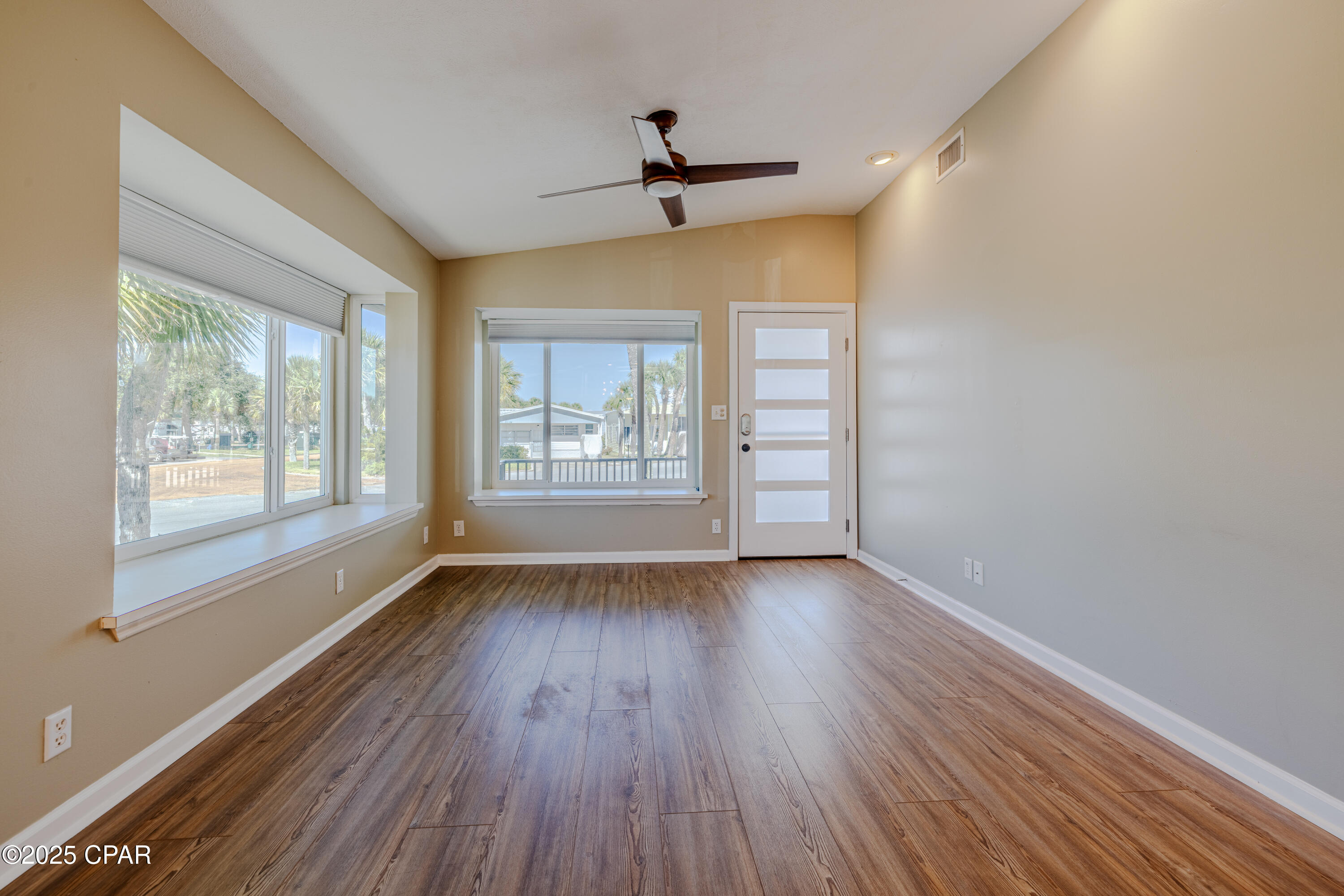 Image 13 For 001 Dolphin Lane