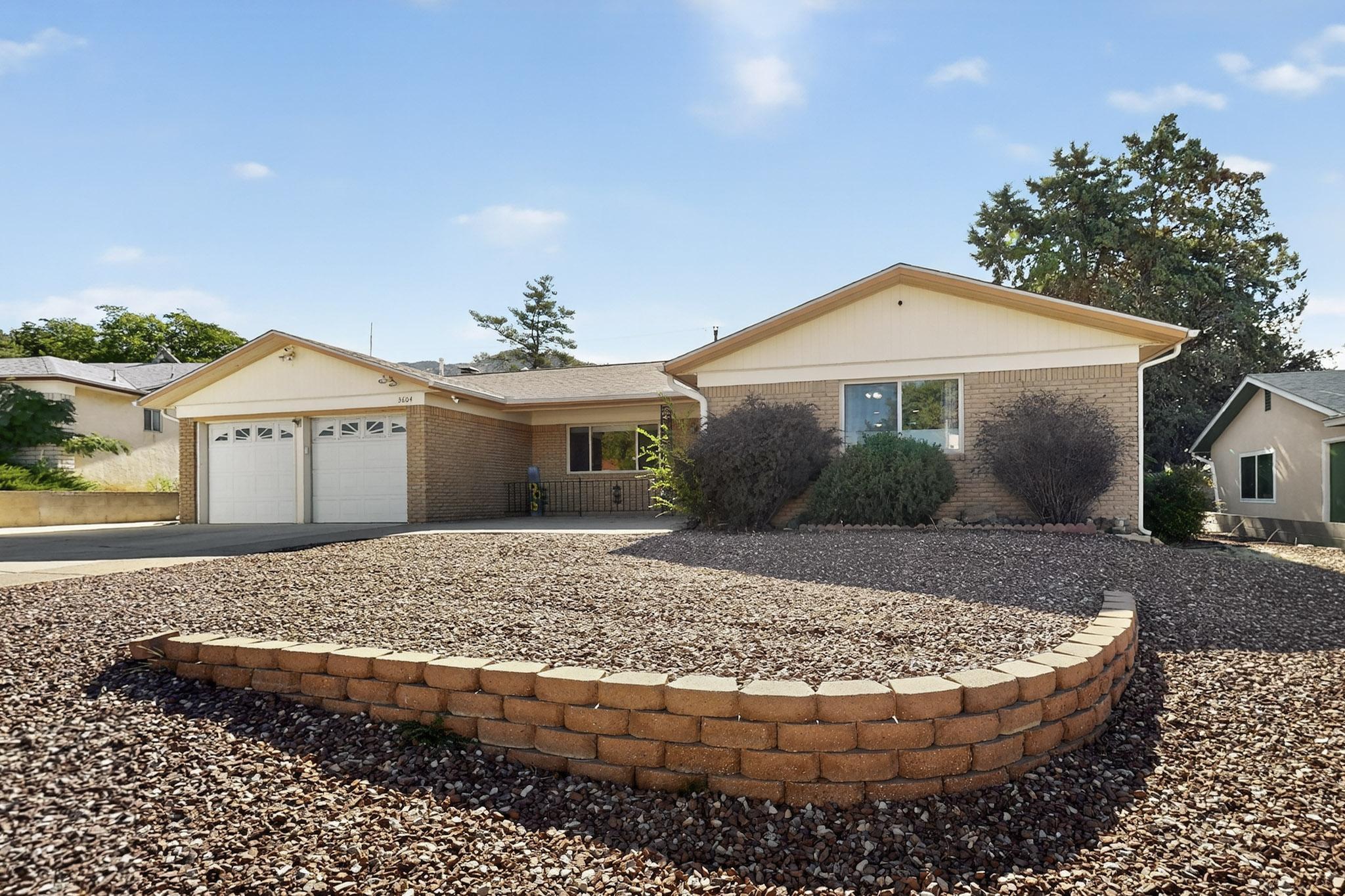 3604 PARISIAN Way NE 