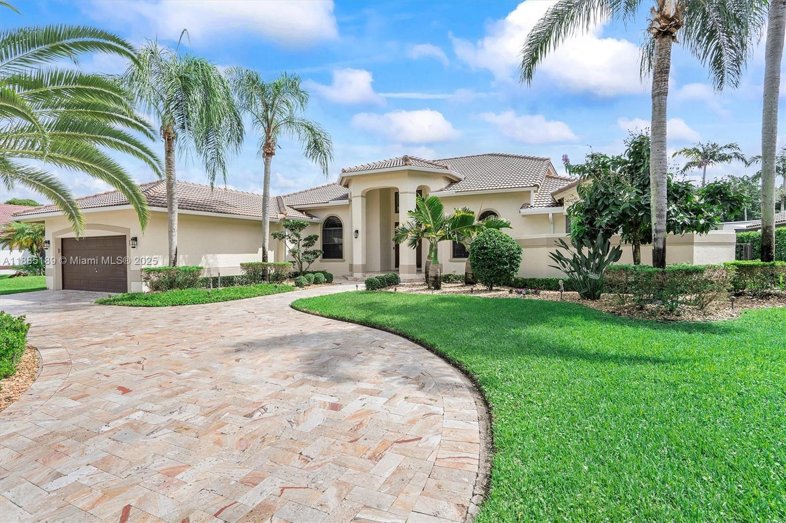 House for Sale in Weston, FL