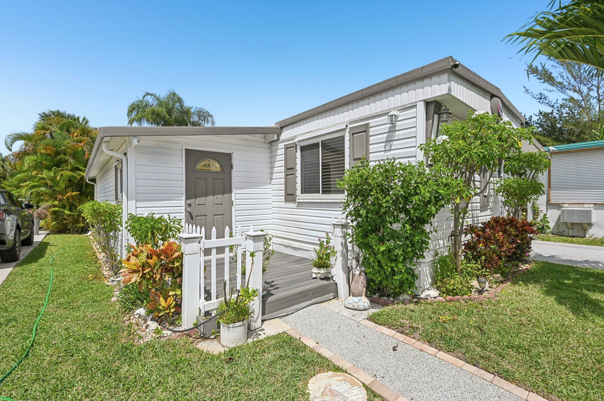 Homes for sale in Jensen Beach, FL | 4756 Ne Blue Heron Lane, Jensen Beach, FL 34957 | MLS# R11127092