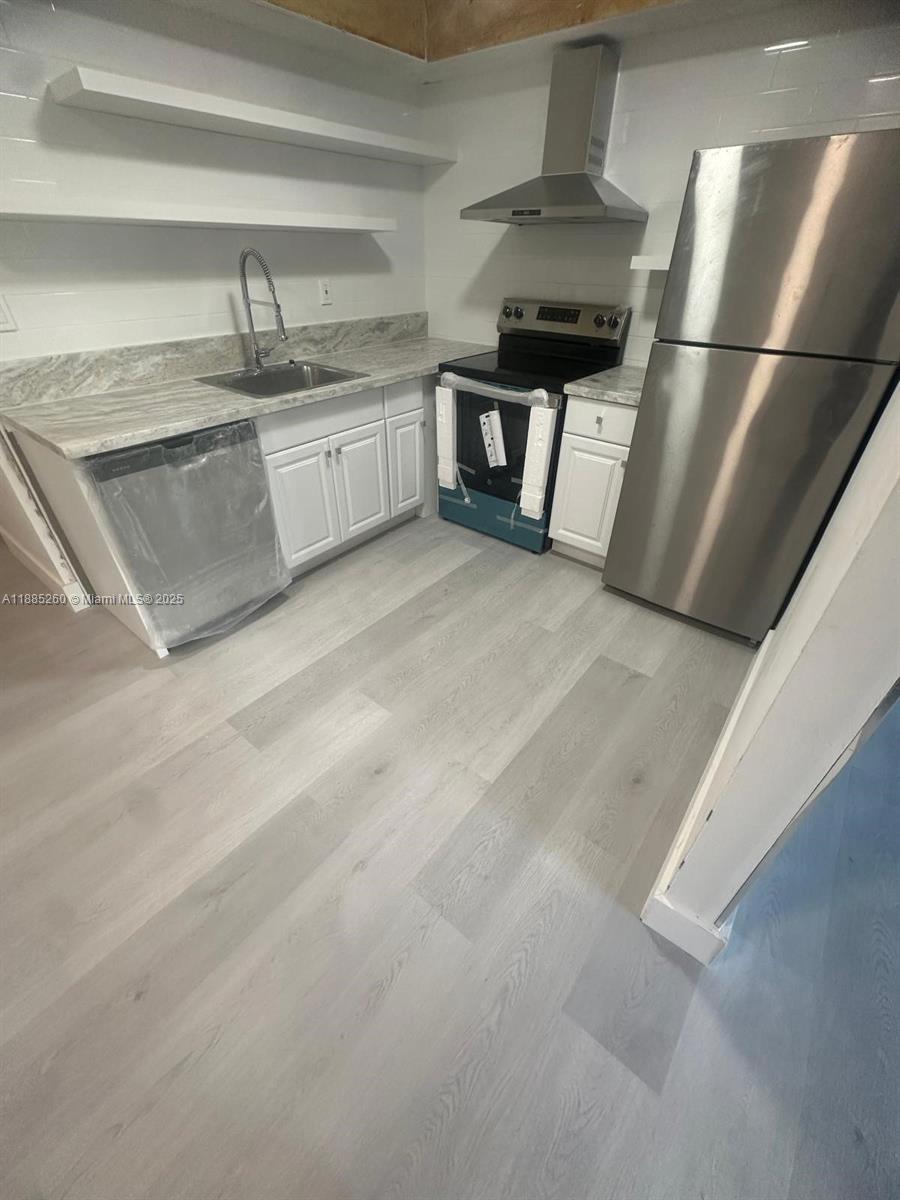 Golden Key Condo, The