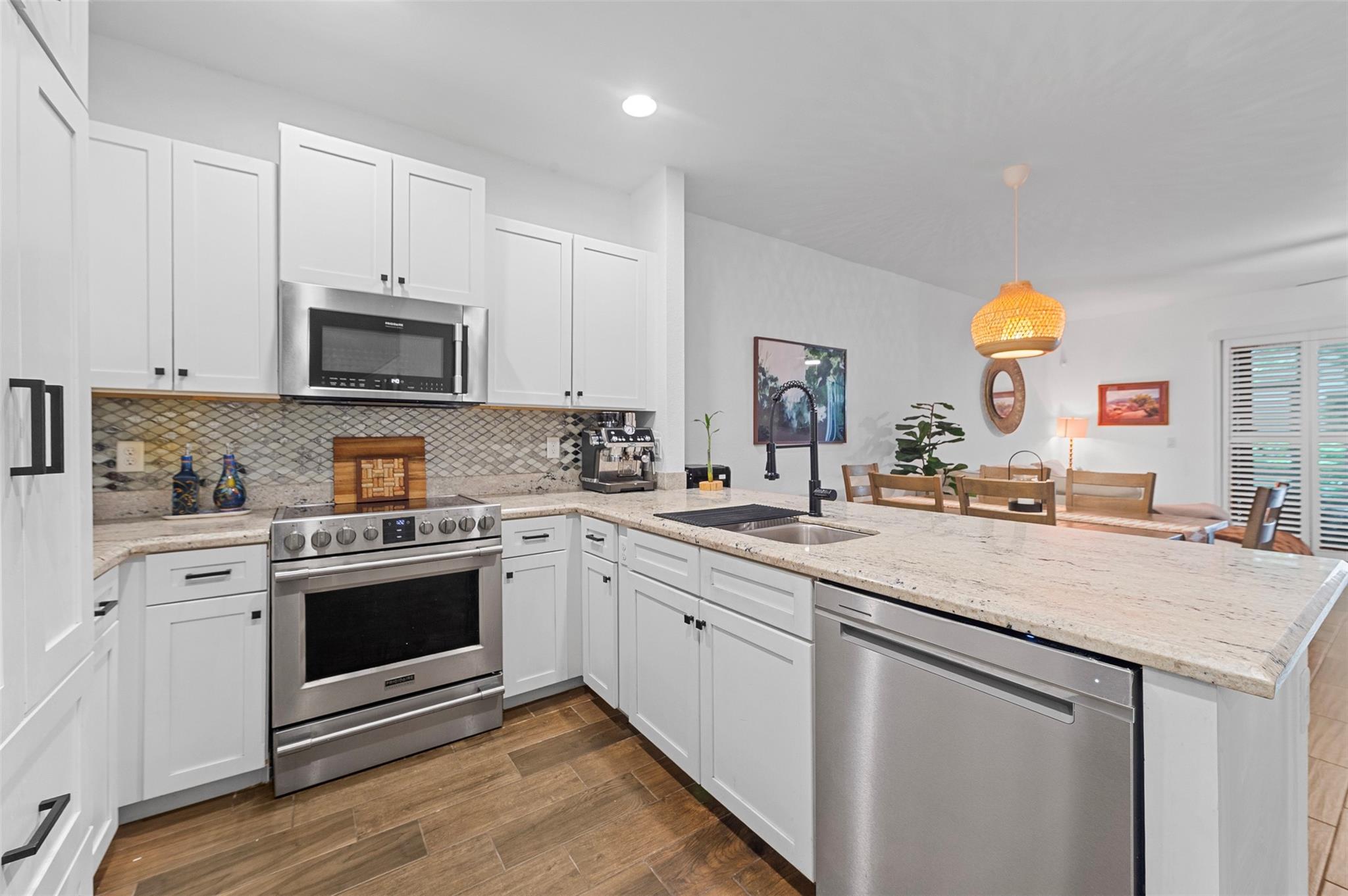 Homes for sale in Oakland Park, FL | 4222 E Dixie Hwy #82, Oakland Park, FL 33334 | MLS# F10528572