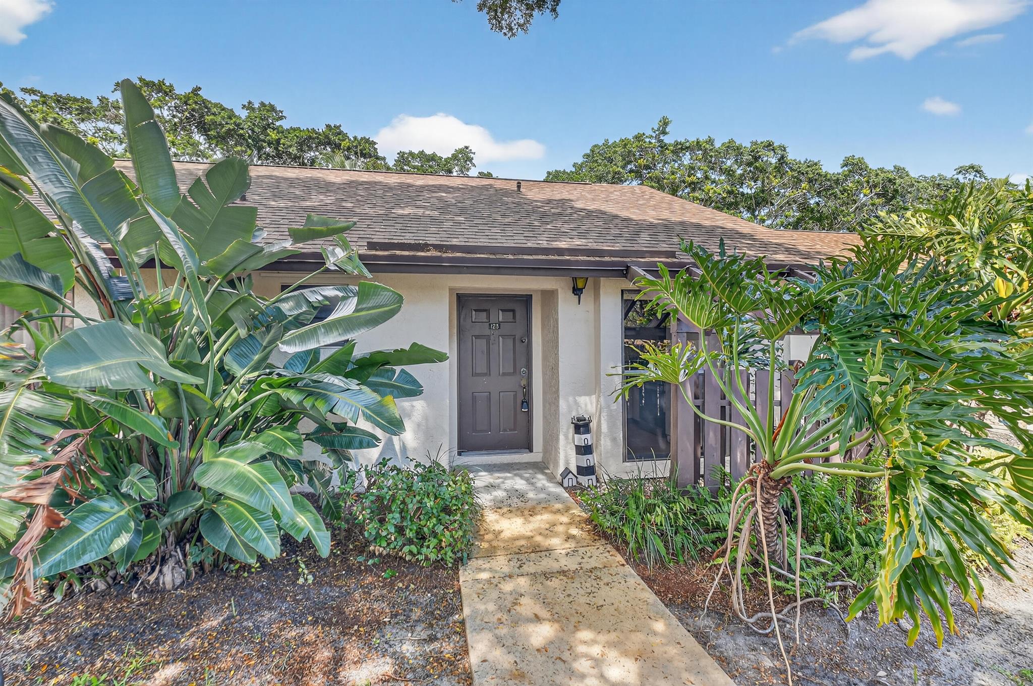 Homes for sale in Boynton Beach, FL | 123 Via De Casas Norte, Boynton Beach, FL 33426 | MLS# R11127150