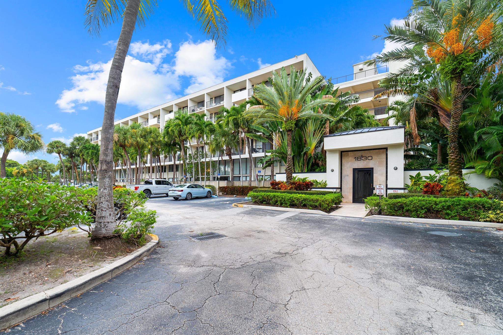 Lakeshore Club Condo