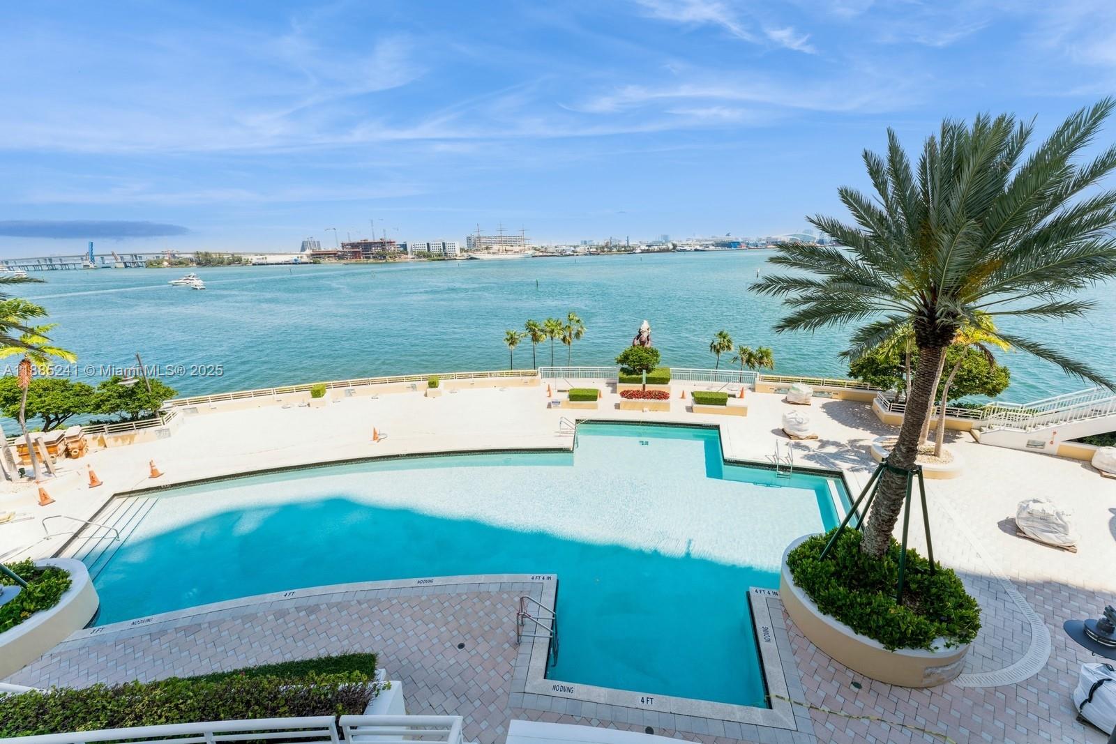 Apartamento à Venda em Miami, FL