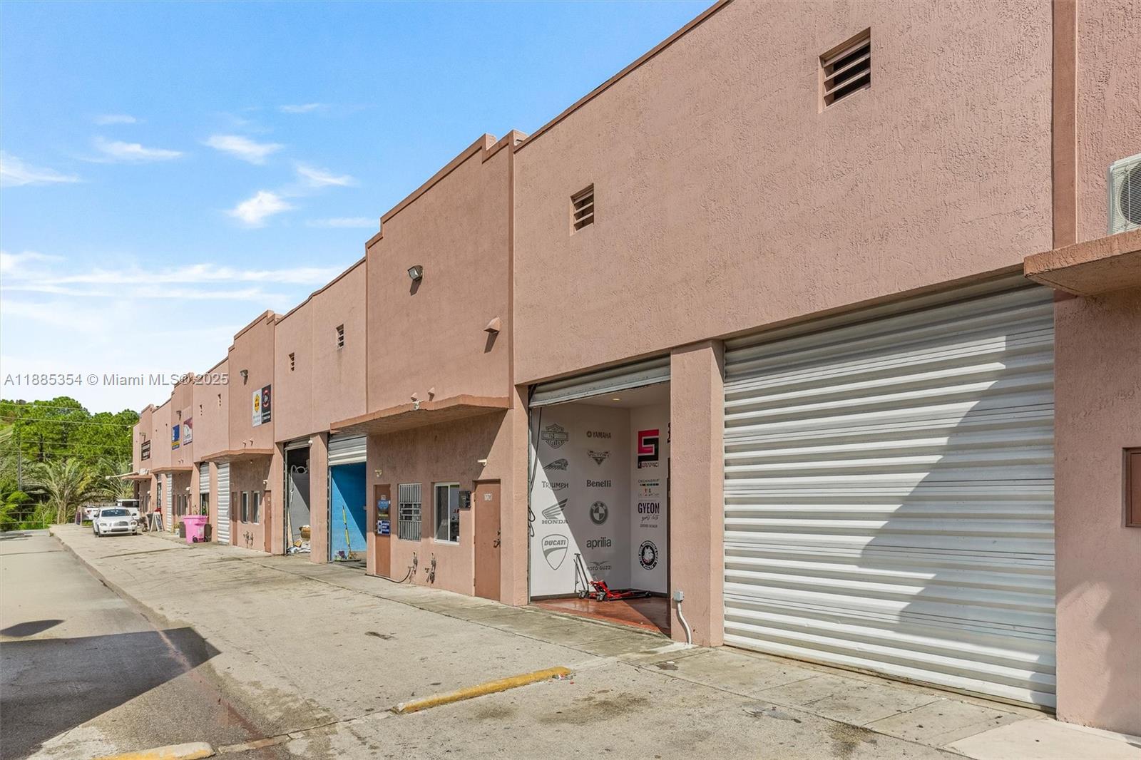 listing main picture