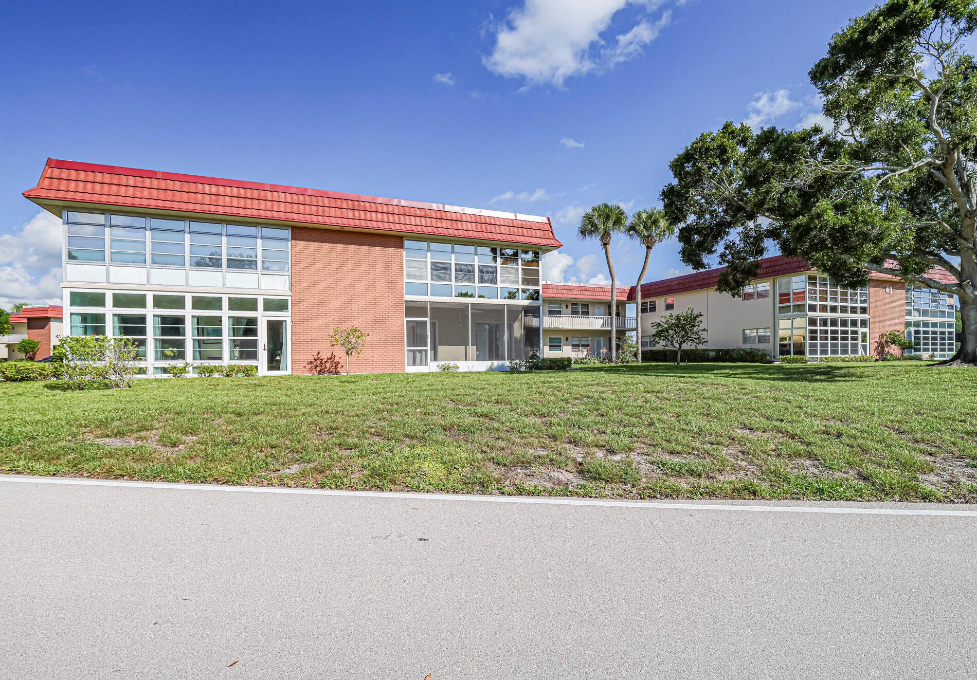 Homes for sale in Vero Beach, FL | 43 Woodland Dr #205, Vero Beach, FL 32962 | MLS# R11127175