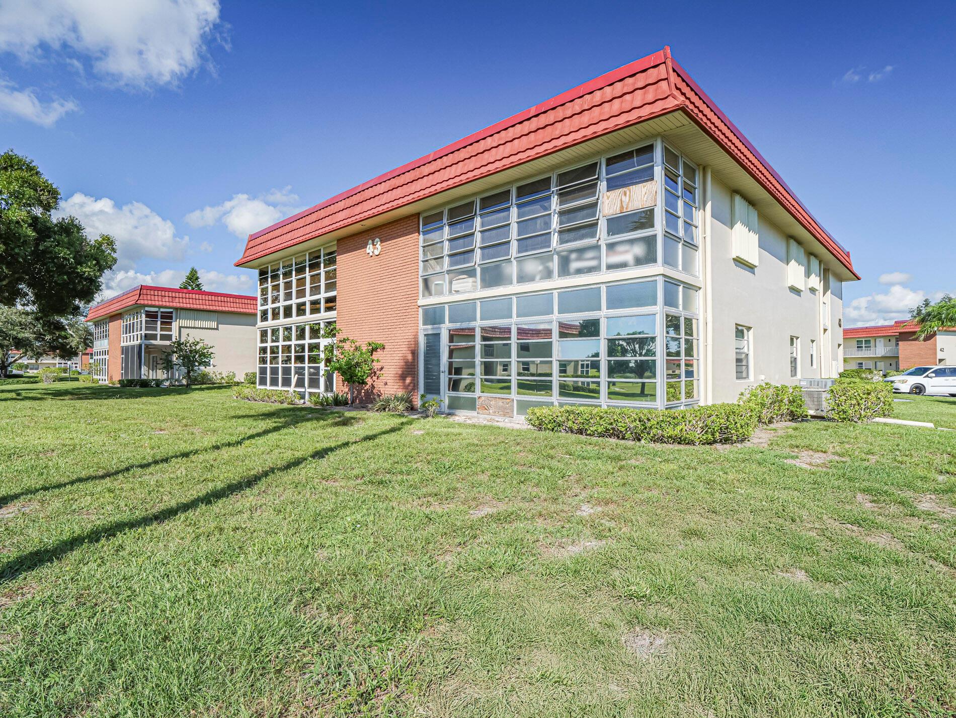 Homes for sale in Vero Beach, FL | 43 Woodland Dr #205, Vero Beach, FL 32962 | MLS# R11127175