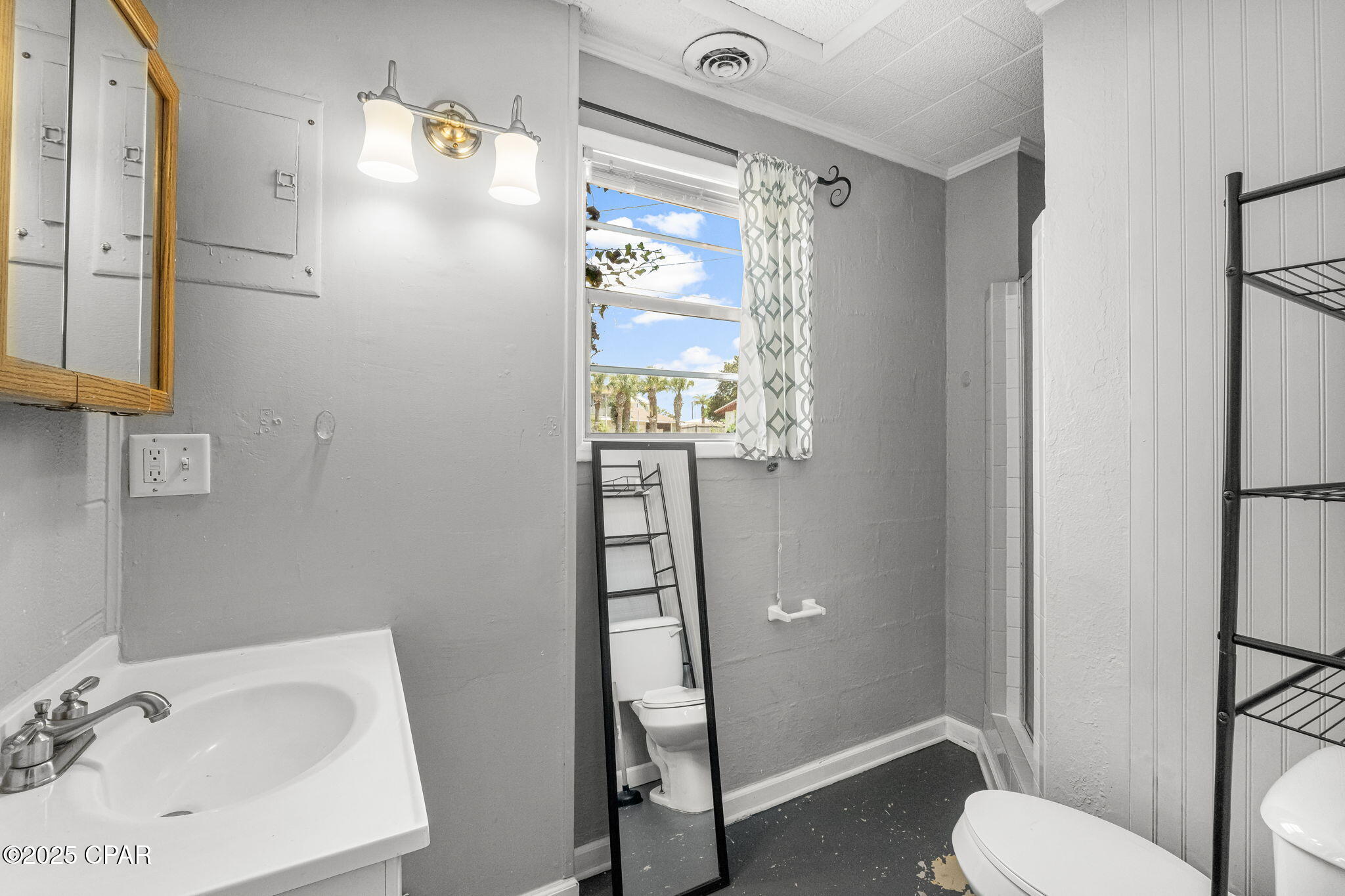 Image 38 For 22107 Bataan Avenue