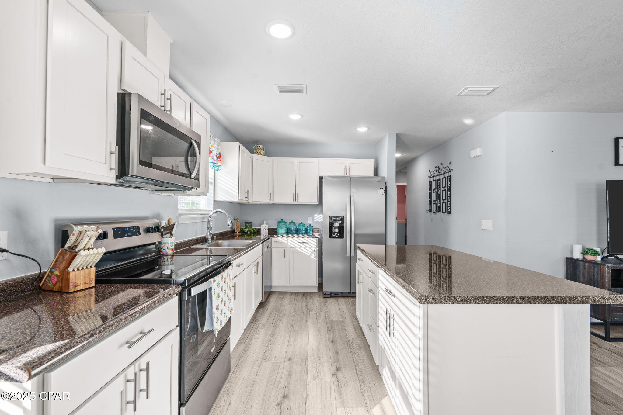 Image 11 For 3111 2nd Plaza