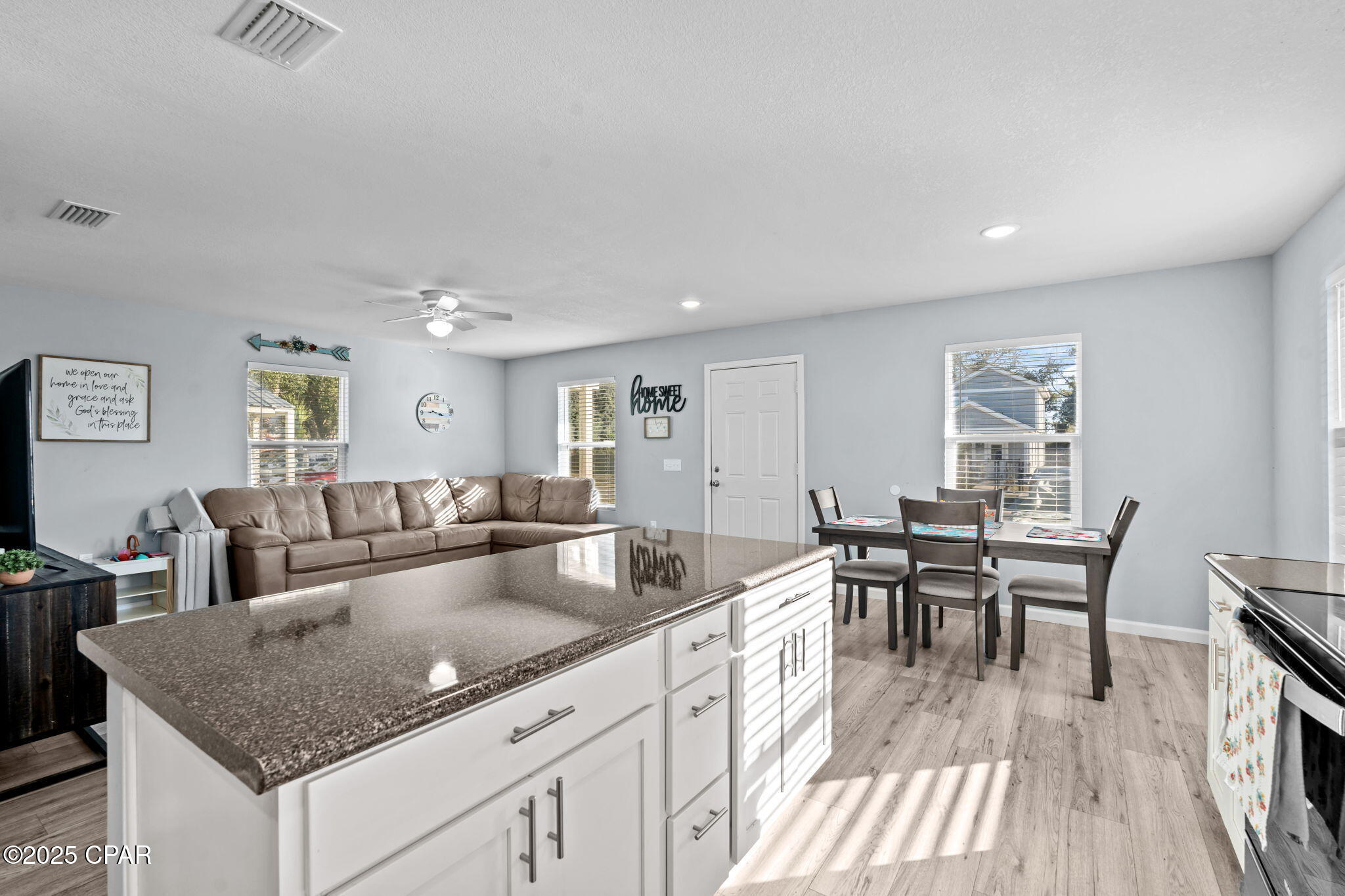 Image 13 For 3111 2nd Plaza