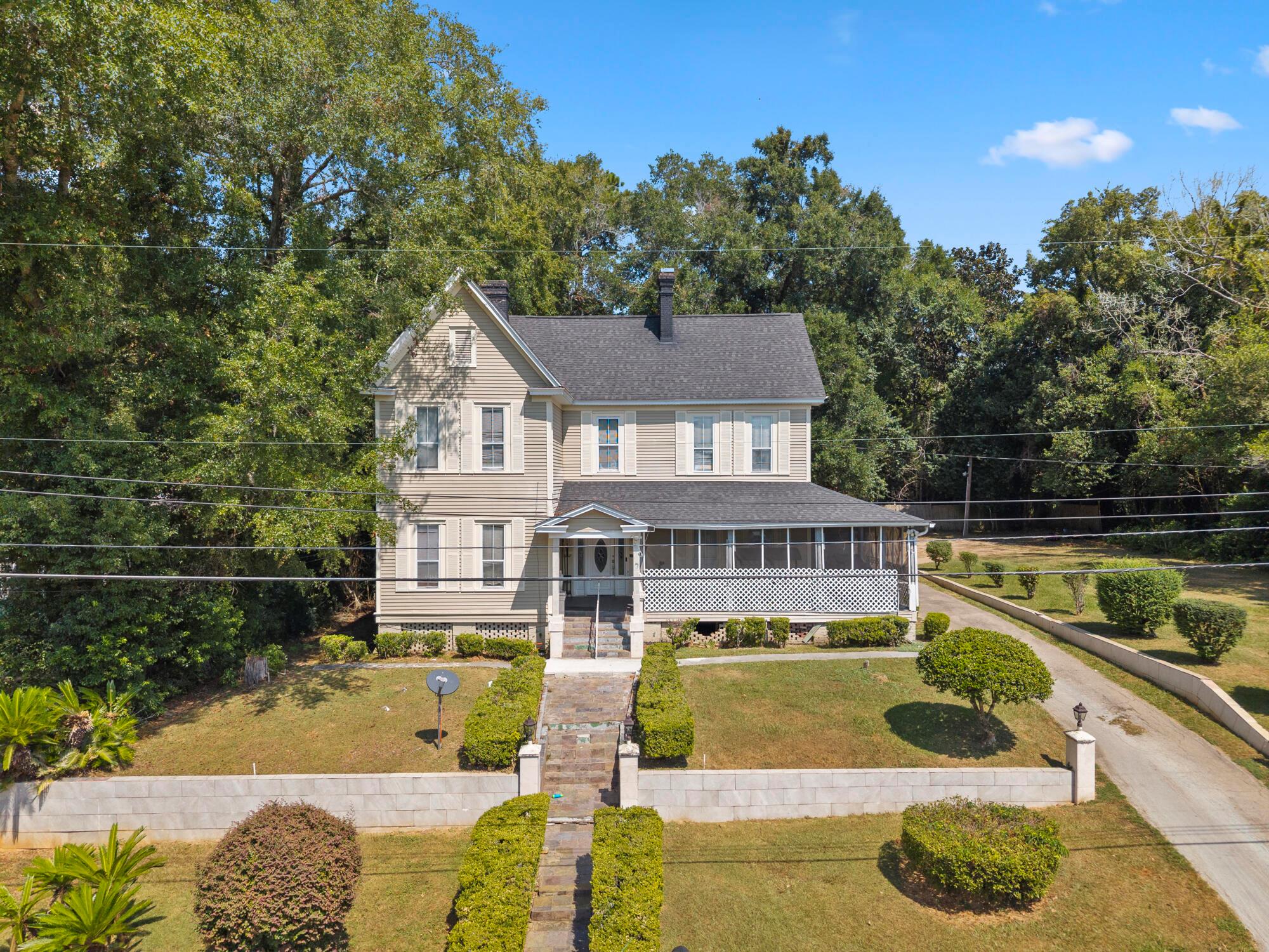 Homes for sale in Quincy, FL | 618 W Washington Street, Quincy, FL 32351 | MLS# R11127267