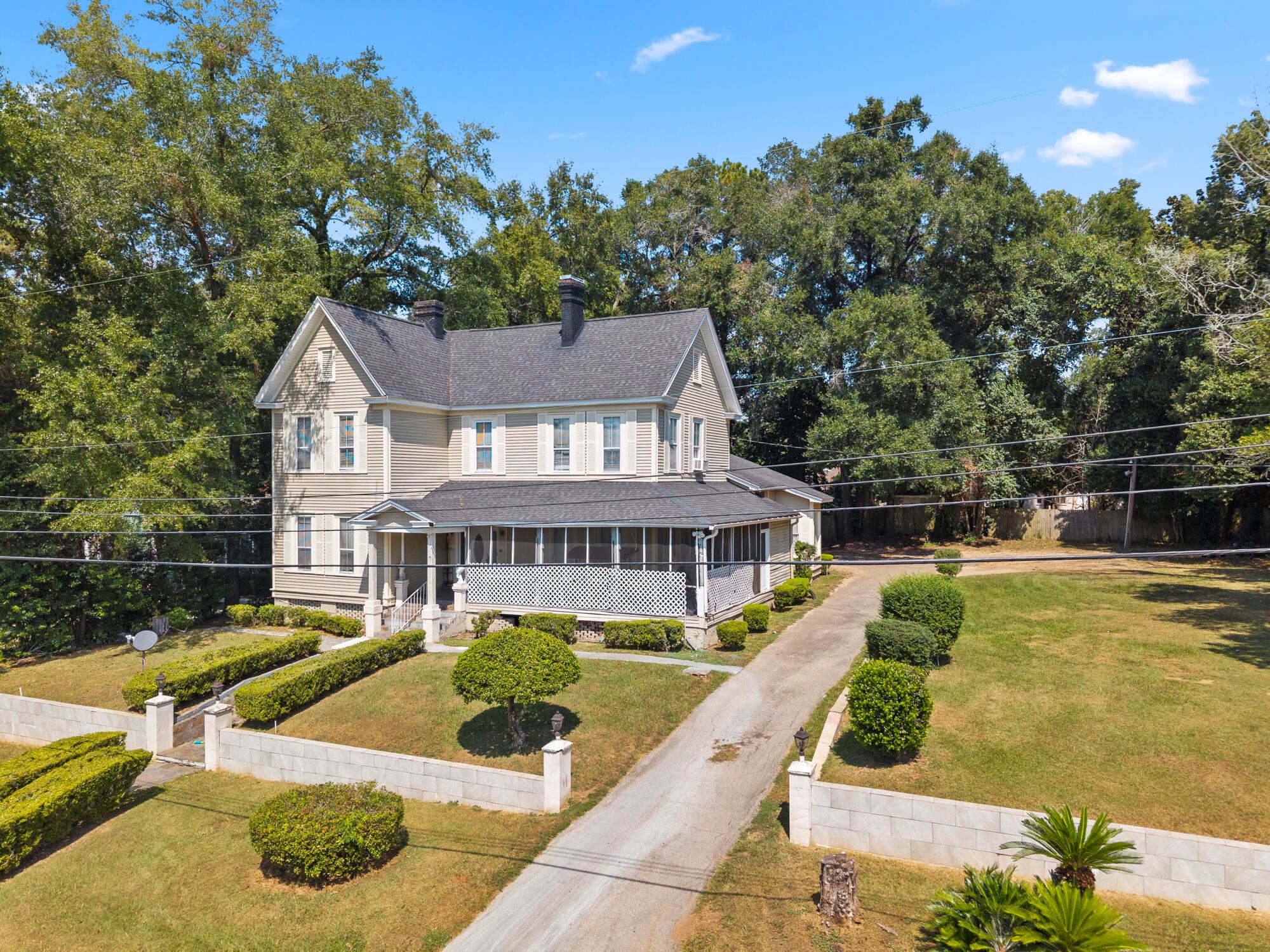 Homes for sale in Quincy, FL | 618 W Washington Street, Quincy, FL 32351 | MLS# R11127267