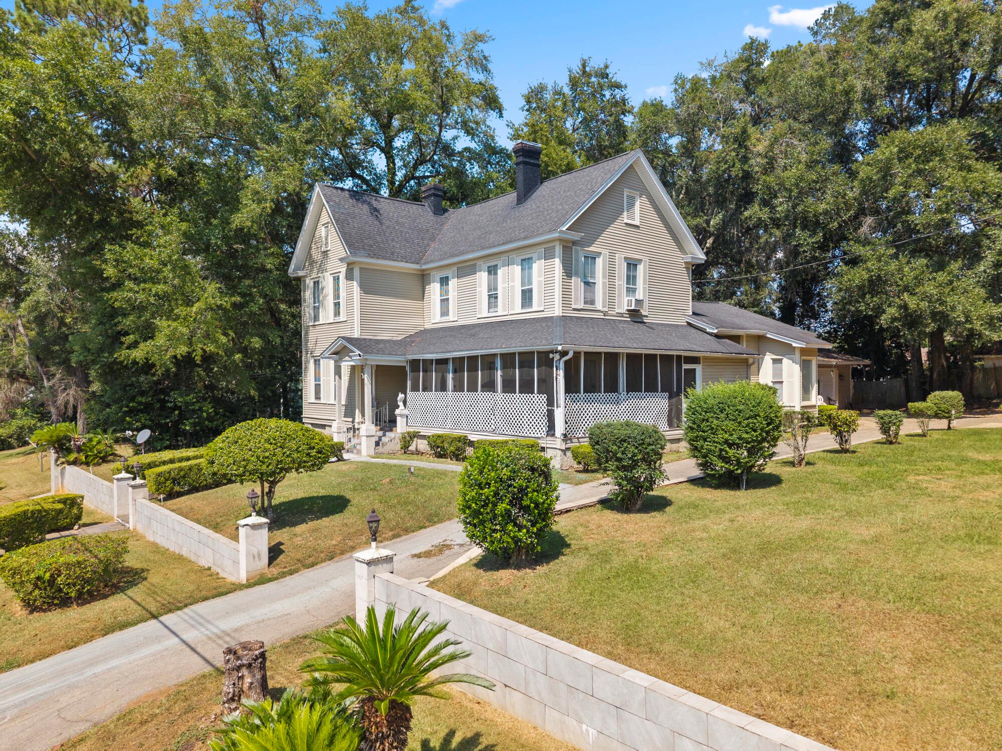 Homes for sale in Quincy, FL | 618 W Washington Street, Quincy, FL 32351 | MLS# R11127267