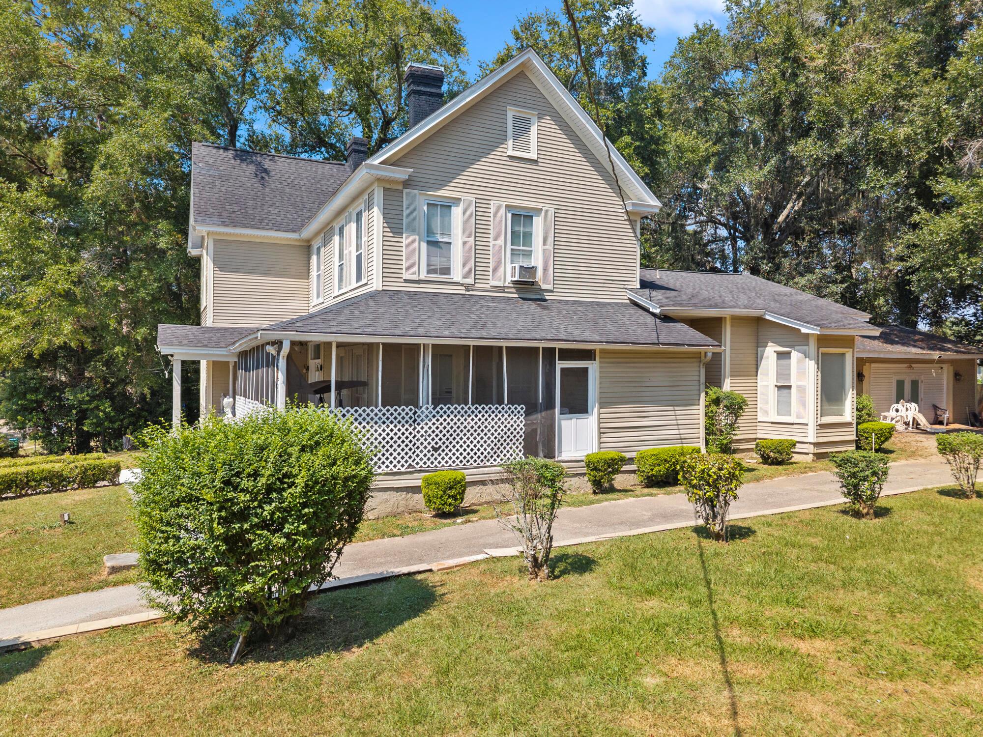 Homes for sale in Quincy, FL | 618 W Washington Street, Quincy, FL 32351 | MLS# R11127267