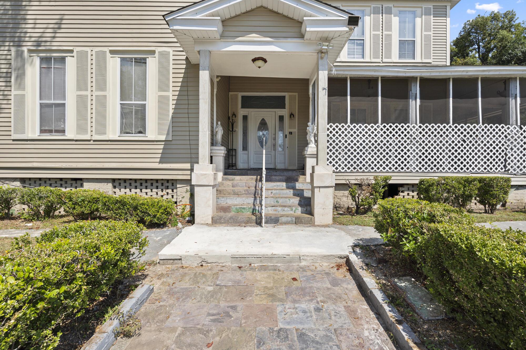 Homes for sale in Quincy, FL | 618 W Washington Street, Quincy, FL 32351 | MLS# R11127267