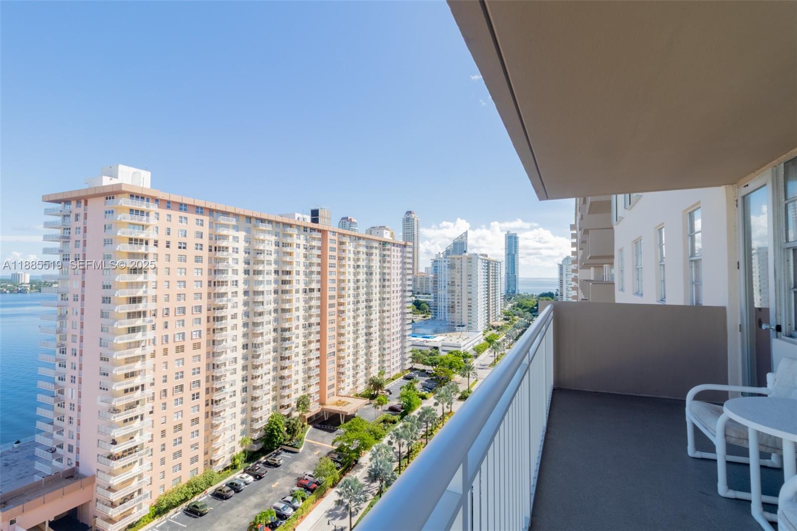 Winston Towers 100 Condo