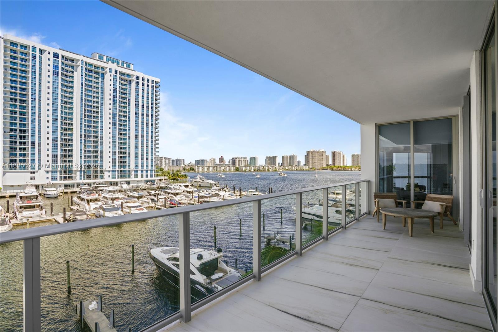 Apartamento à Venda em North Miami Beach, FL