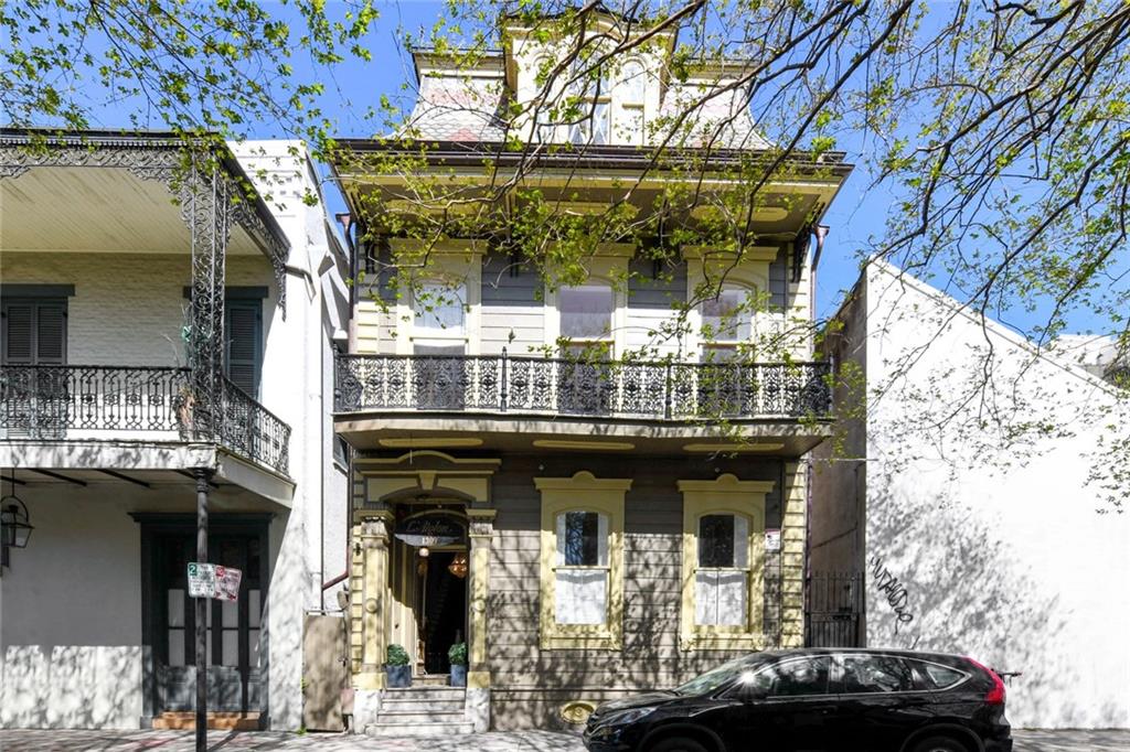 1309 DAUPHINE Street