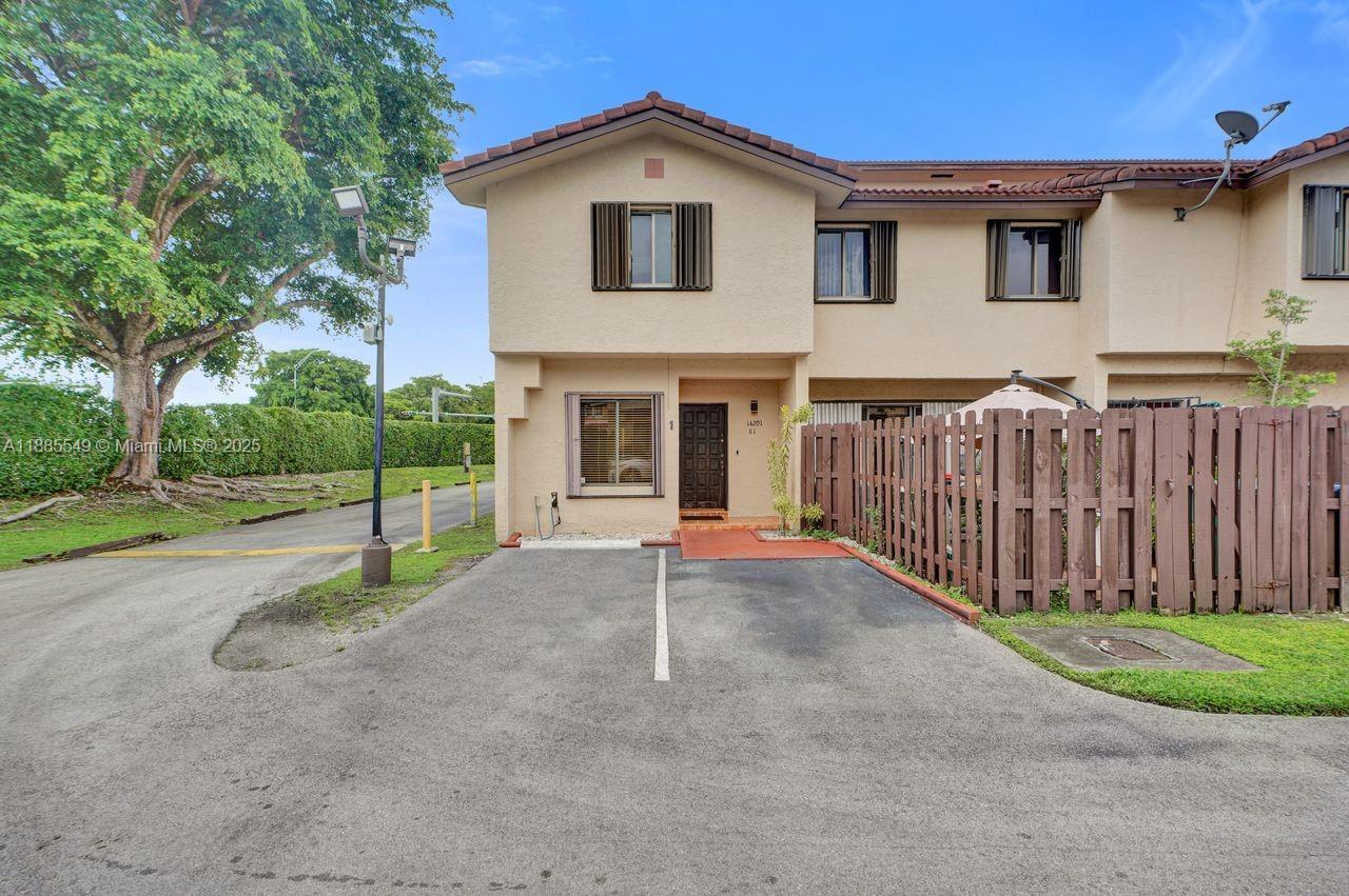 Golfview Th At Kendale Lk