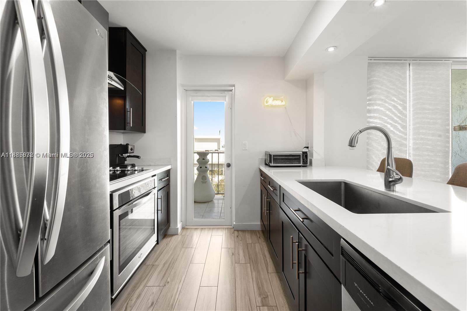 Nirvana Condo No Five Con