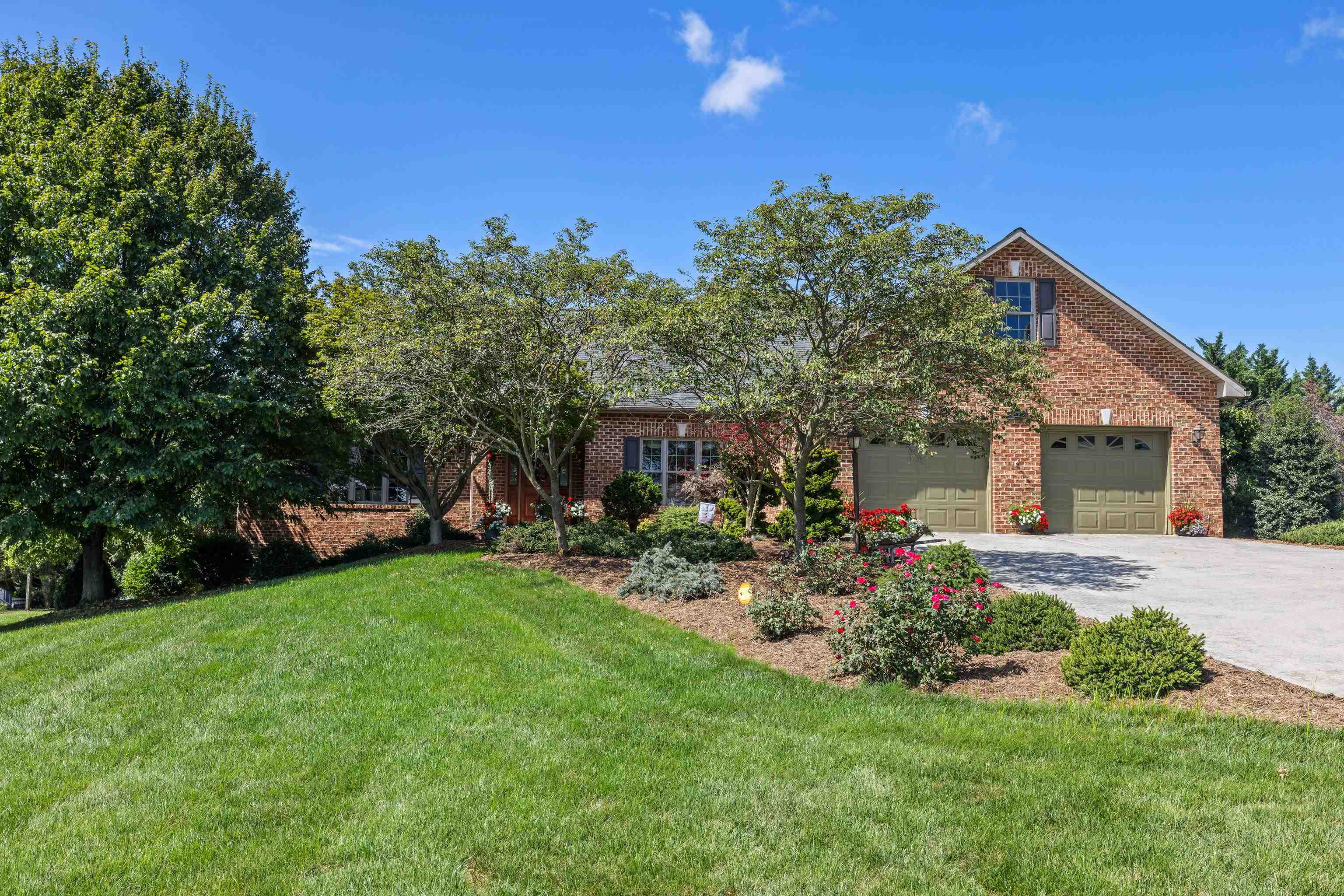 1529 MT CRAWFORD AVE exterior