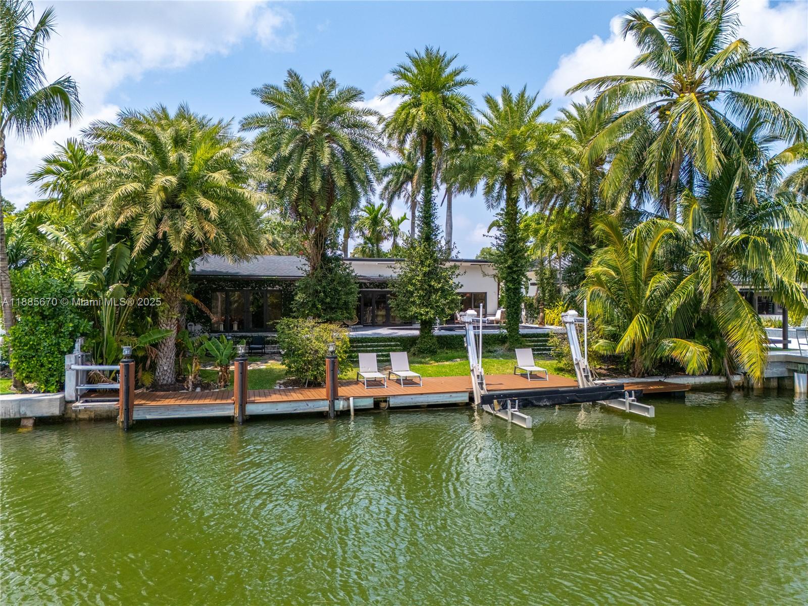 Amd Pl Biscayne Pines