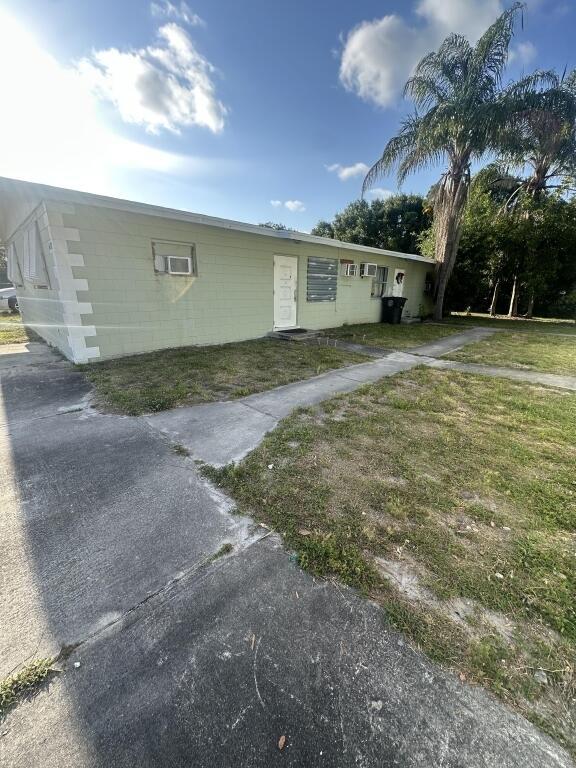 Homes for sale in Fort Pierce, FL | 610 Holly Avenue, Fort Pierce, FL 34982 | MLS# R11127352