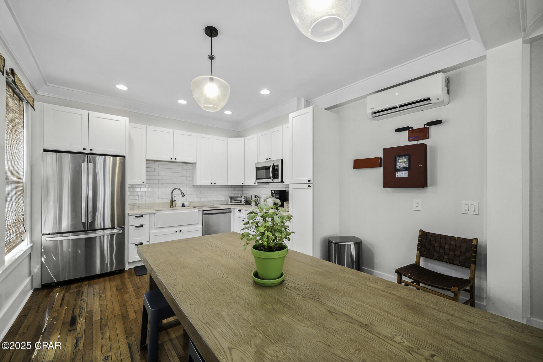 Listing photo id 11 for 20 4th Street