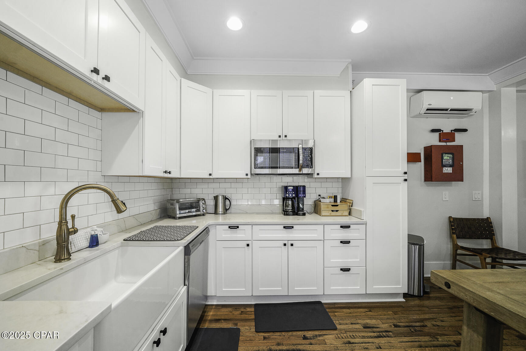 Listing photo id 13 for 20 4th Street