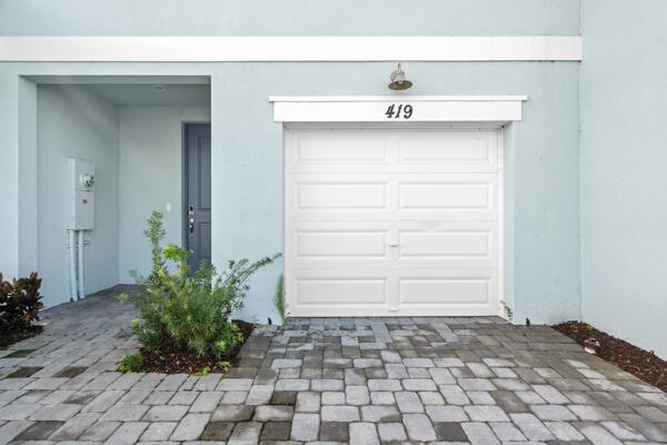 Homes for sale in Fort Pierce, FL | 419 Salisbury Circle, Fort Pierce, FL 34982 | MLS# R11127442