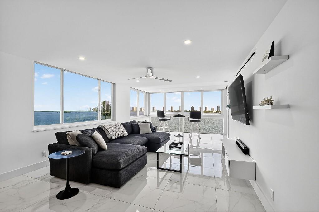 Lake Harbour Towers South