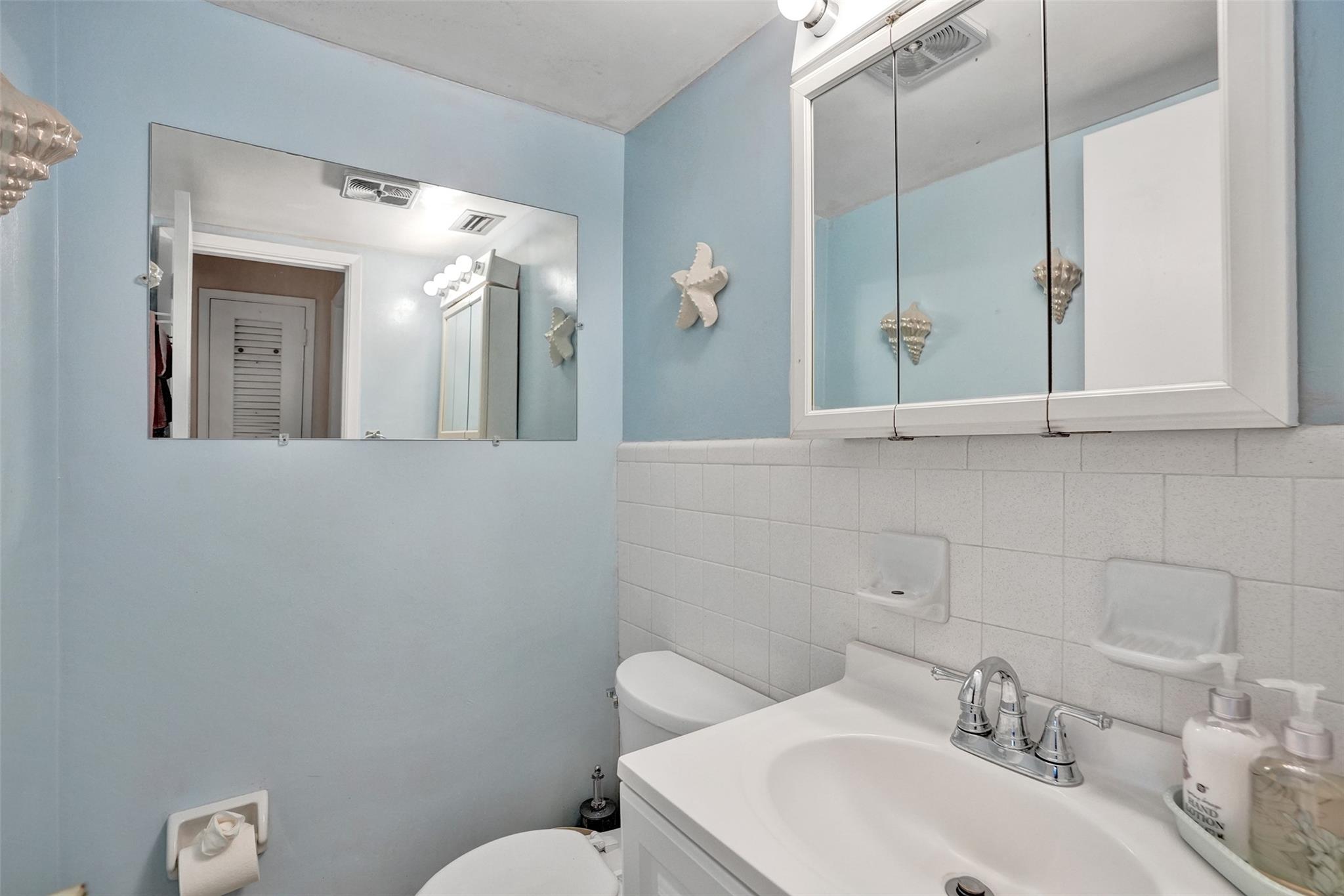 Homes for sale in Lighthouse Point, FL | 2050 Ne 39Th St #203s, Lighthouse Point, FL 33064 | MLS# F10528859