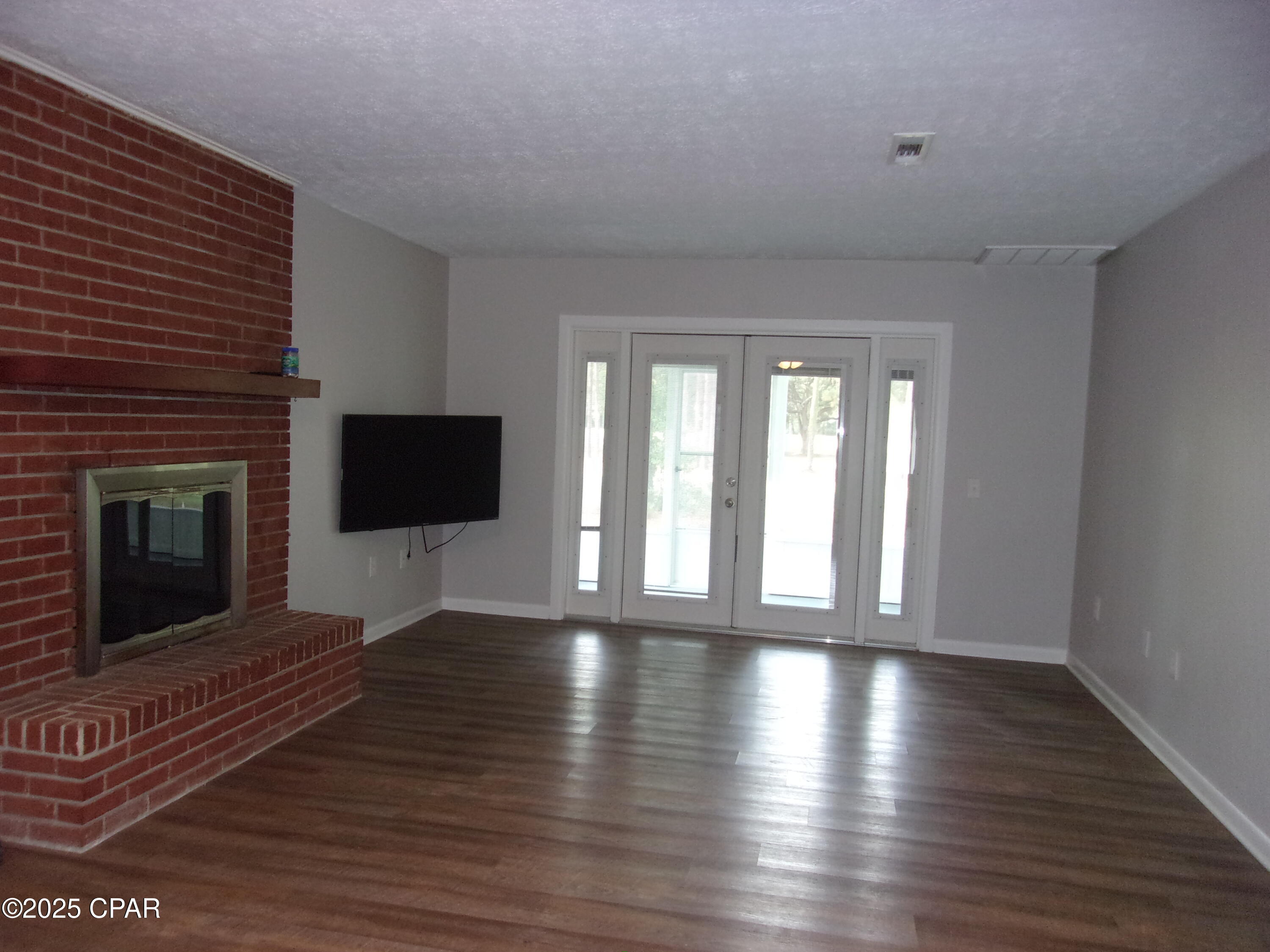 Listing photo id 13 for 2735 Muir Lane