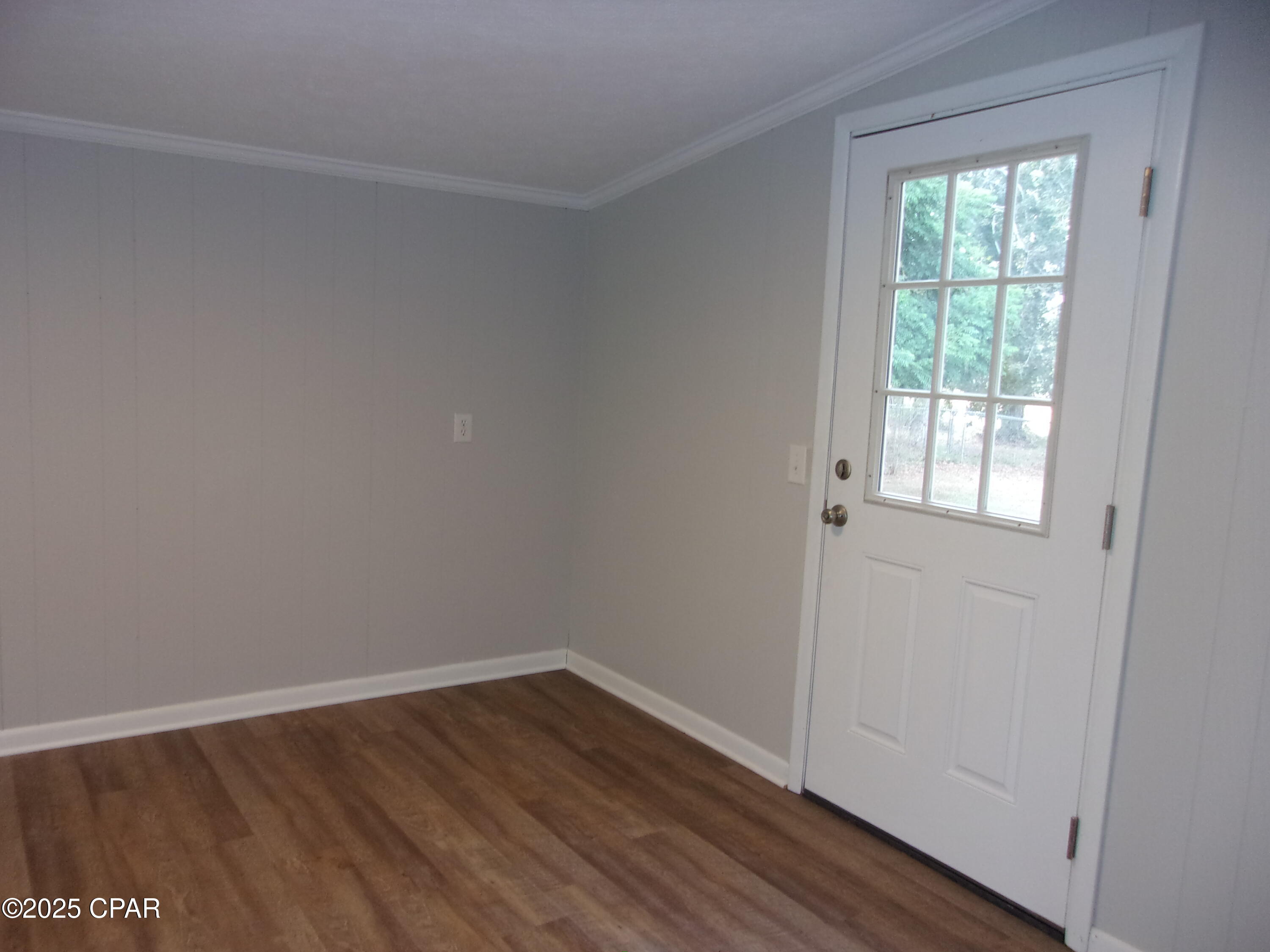 Listing photo id 14 for 2735 Muir Lane