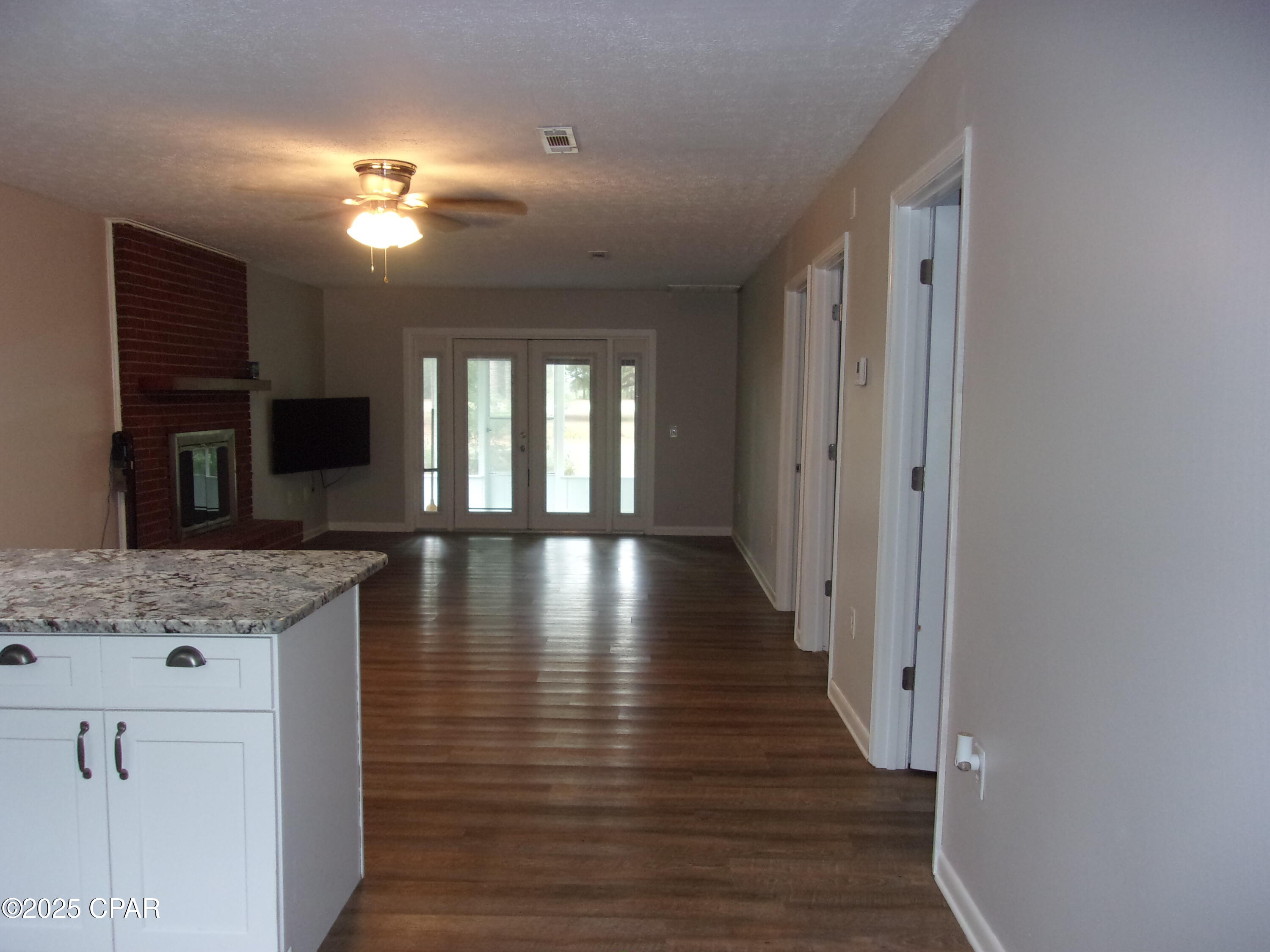 Listing photo id 17 for 2735 Muir Lane