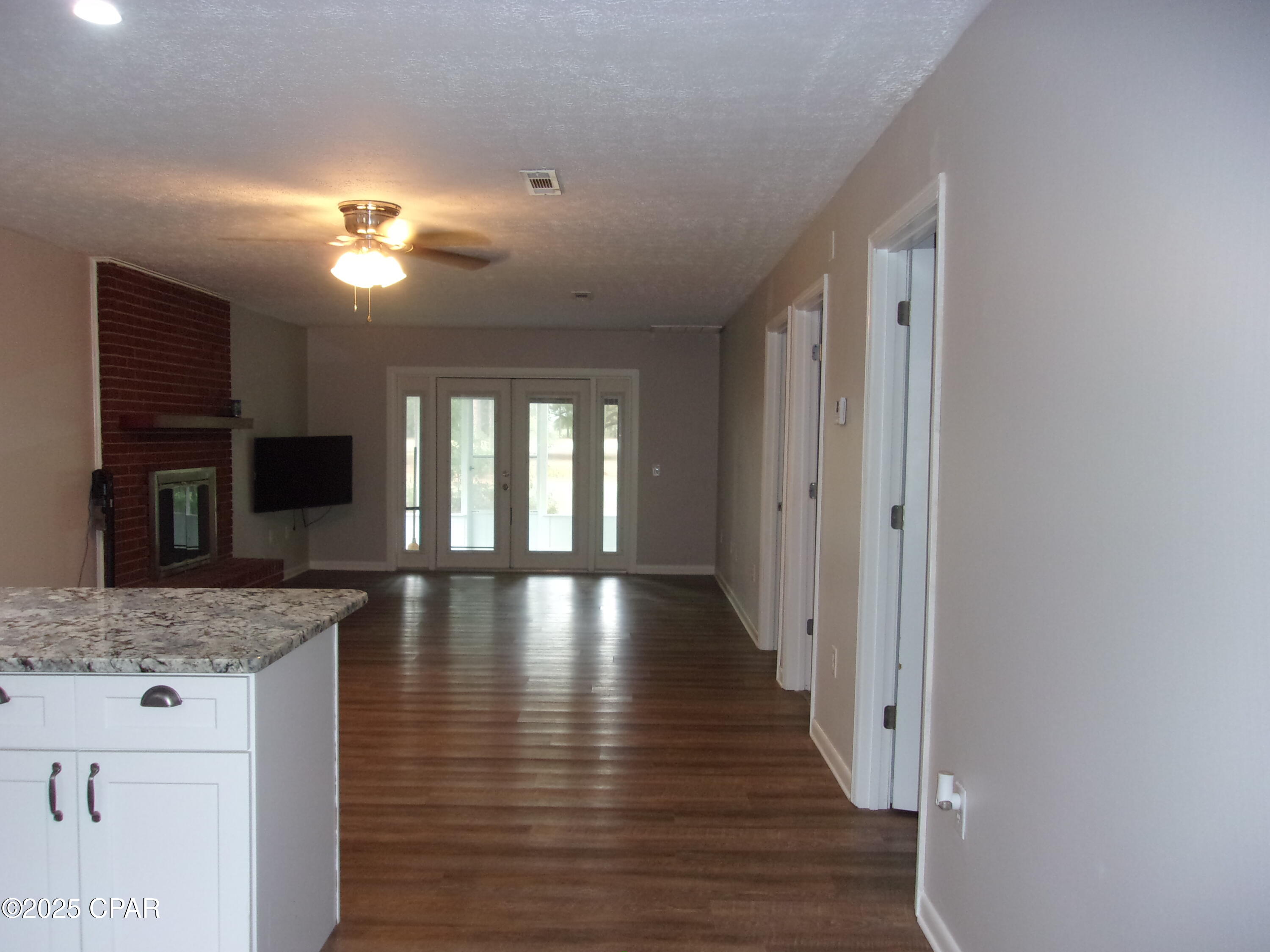 Listing photo id 18 for 2735 Muir Lane